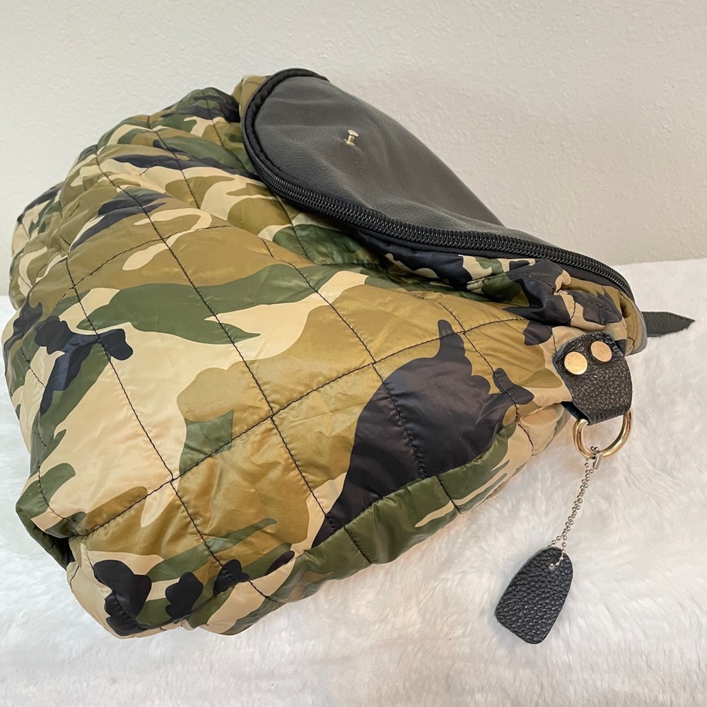 Camouflage Pattern Large Soft Bag - image 7
